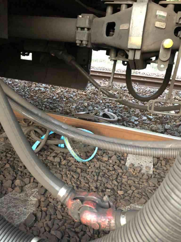 香港暴徒破坏列车及铁路设施 港铁谴责