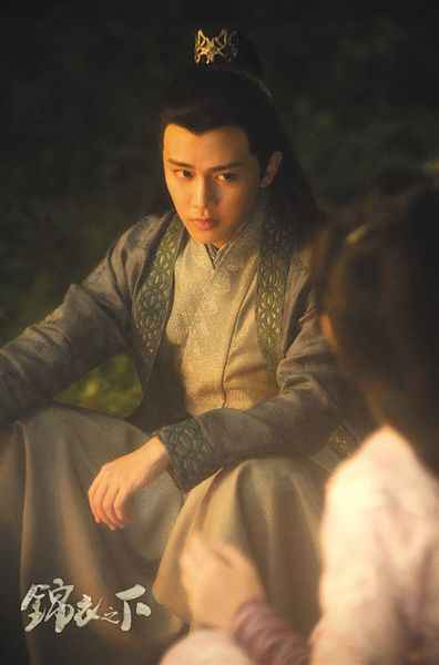 《锦衣之下》导演：资金有限舍特效保爱情