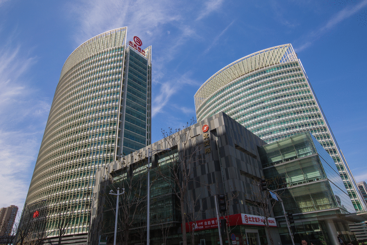 新华联“自救”：10亿债务已违约，3月内40亿债券